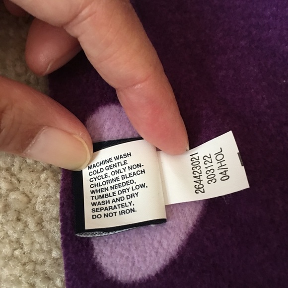 GAP Reversible Purple/Lavender Heart Scarf - Picture 5 of 6